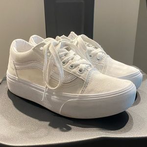 Youth 3/Women 5 Vans OldSkool Platform Sneaker